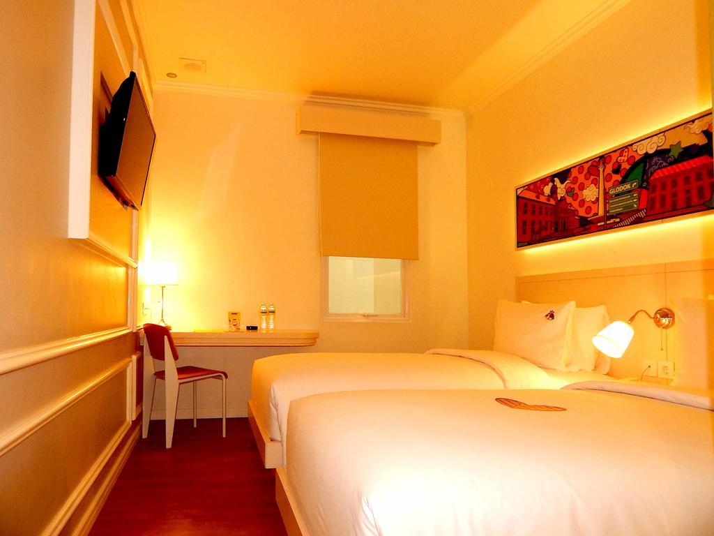 Maxone Signature Glodok 3*