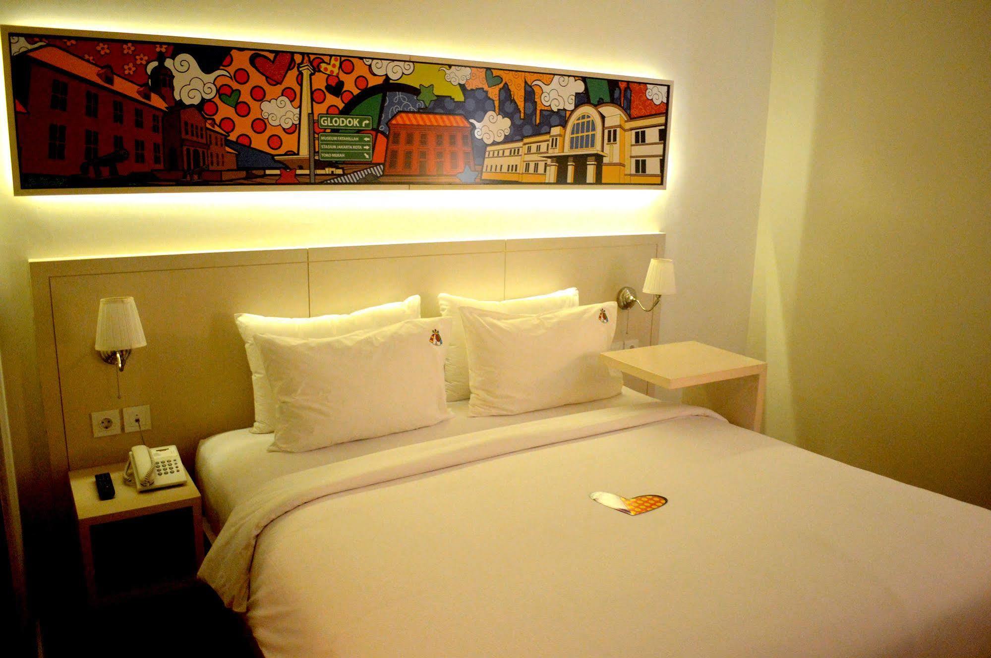 Maxone Signature Glodok