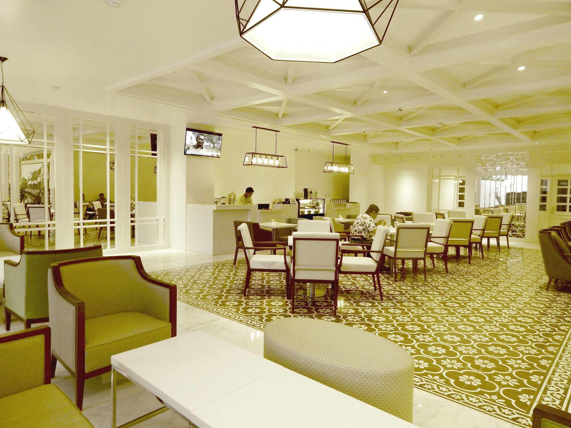 Hotel Maxone Signature Glodok